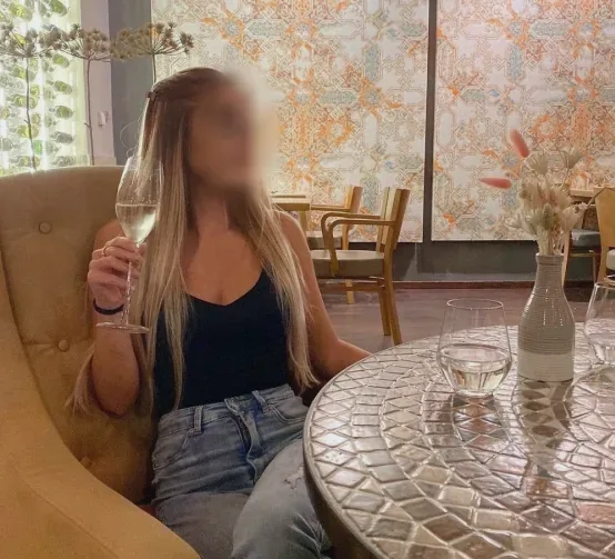 Chiara, 32