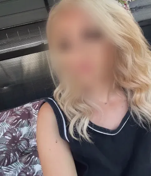 Laura, 30