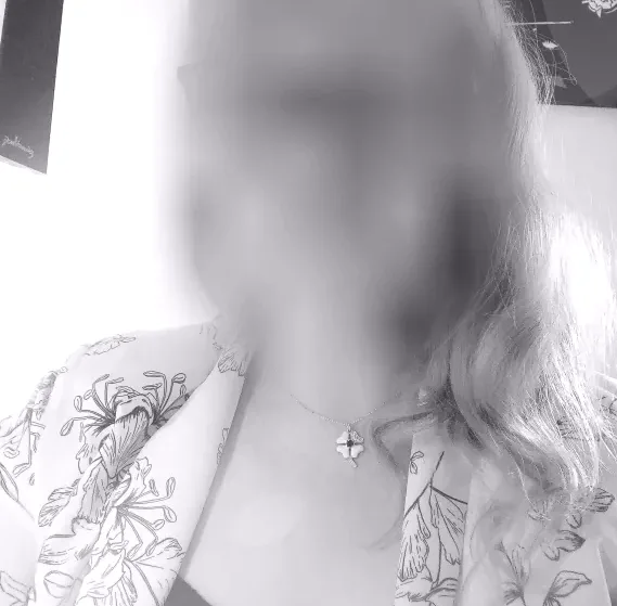 Manuela, 34