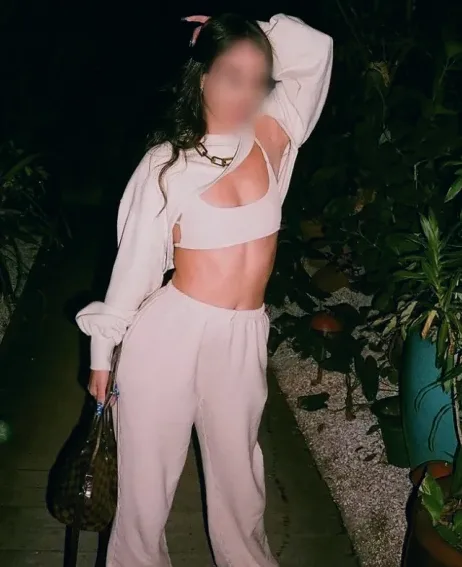 Simone, 19