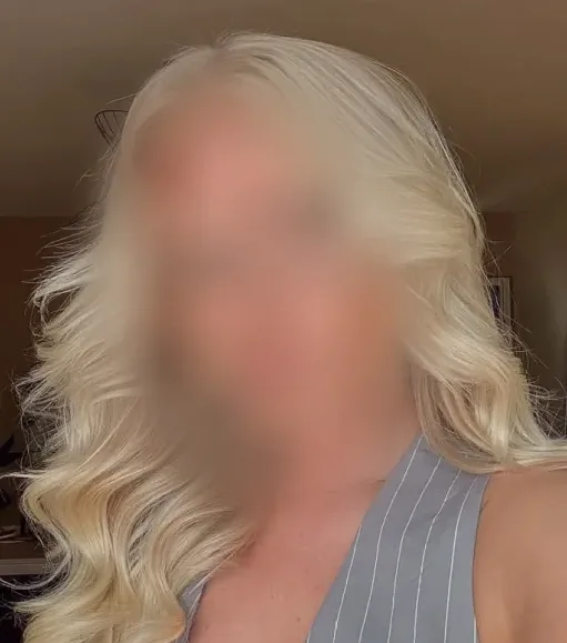 Vanessa, 35