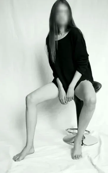 Zeynep, 28